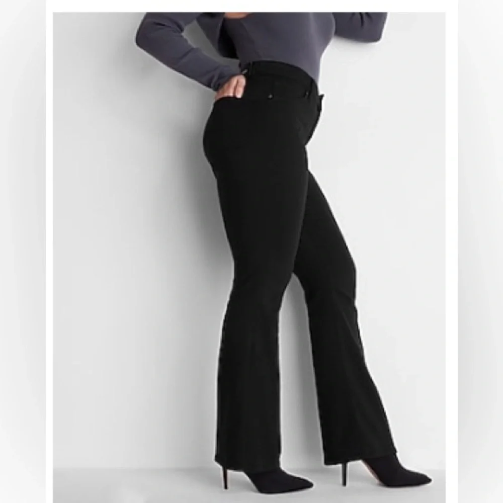 Express Curvy Mid Rise Boot Cut Jeans In Black-Size 4R NWT🖤 - Picture 1 of 3